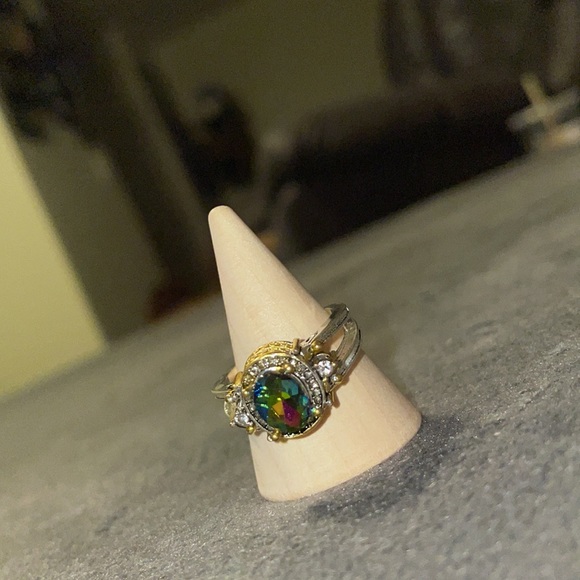 Beautiful Oval Cut sz 8 Tanzanite Ring 2 Tone w/Rhinestones!!! - Picture 14 of 15